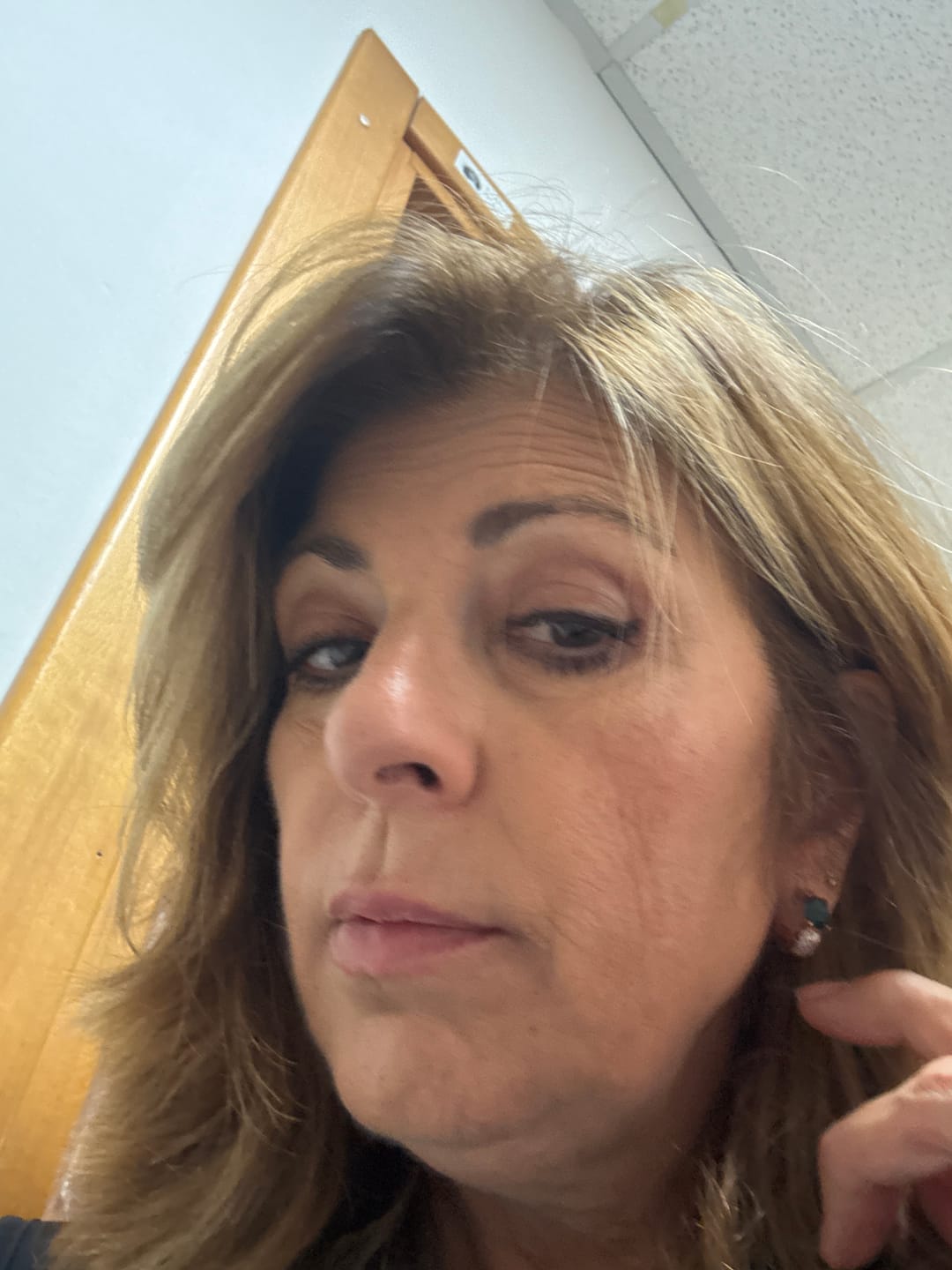 Customer photo review of Orecchini a Cerchio con Prisma Gem Taglio Mosaico e Pavé di Cubic Zirconia
