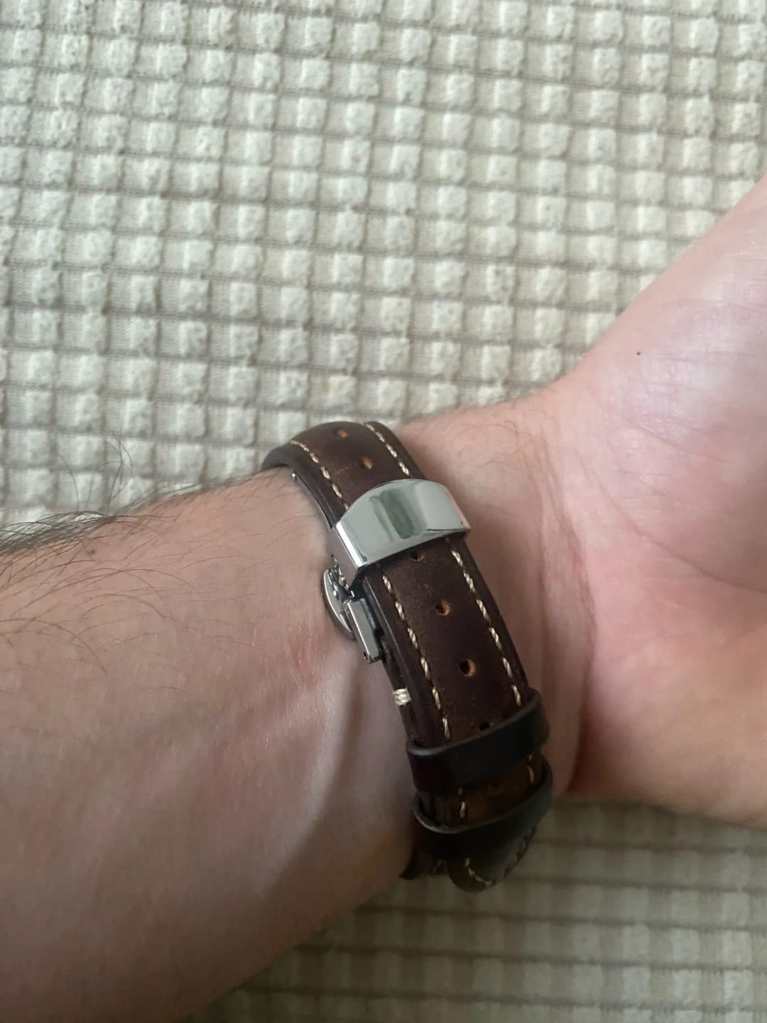 Customer photo review of Garmin 14/18/20/22/24mm Quick Release Calfskin Butterfly Clasp Band