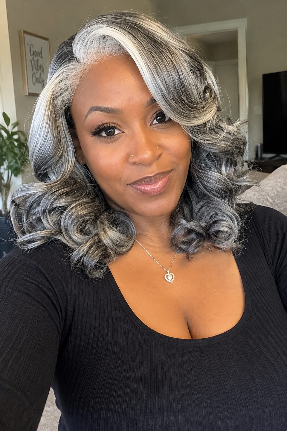Customer photo review of Luvwin 5X5 Salt & Pepper More Salt Highlight Front Glueless Wave Wig