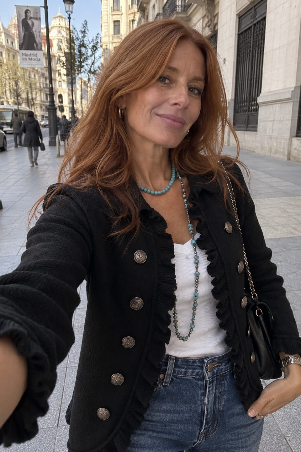 Customer photo review of Chaqueta de Punto Negro con Volantes