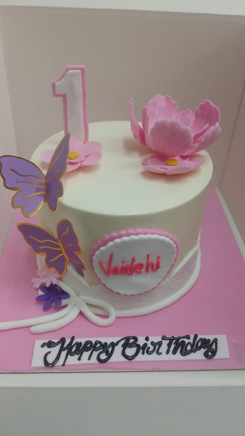 Customer photo review of Butterfly Knot Cake