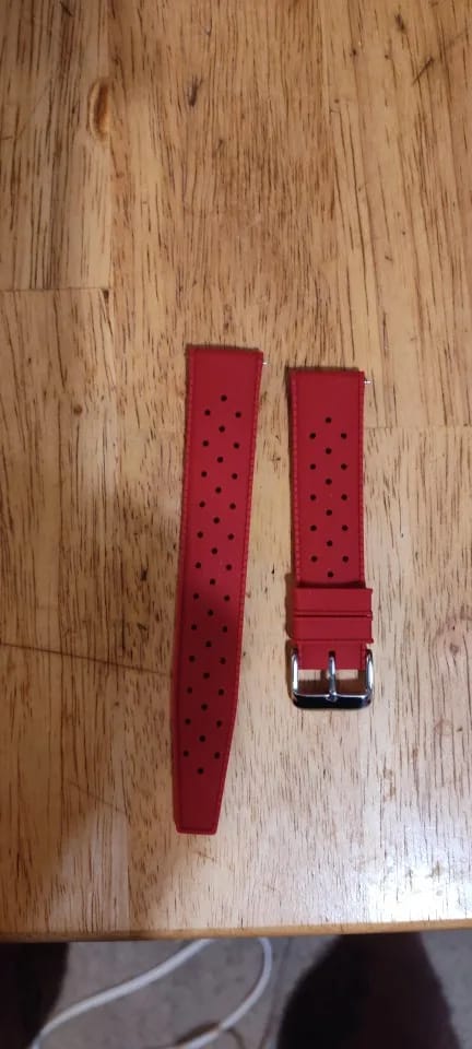 Customer photo review of Garmin 18/20/22mm Quick Release Tropic-Style Silicone Band