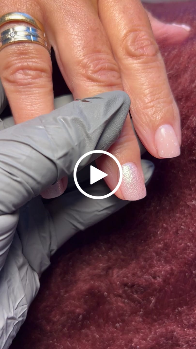 Customer video review of Fiberglas UV Gel in Bottle – Soft Beige 🤍 Warmer Beige-Ton für einen cleanen Studio-Look
