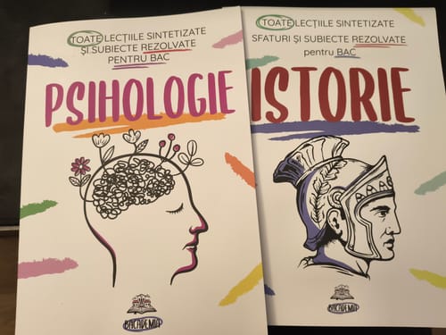 Customer's Pachet Bacalaureat cărți pentru Psihologie și Istorie cu ilustrații tematice pe coperți.
