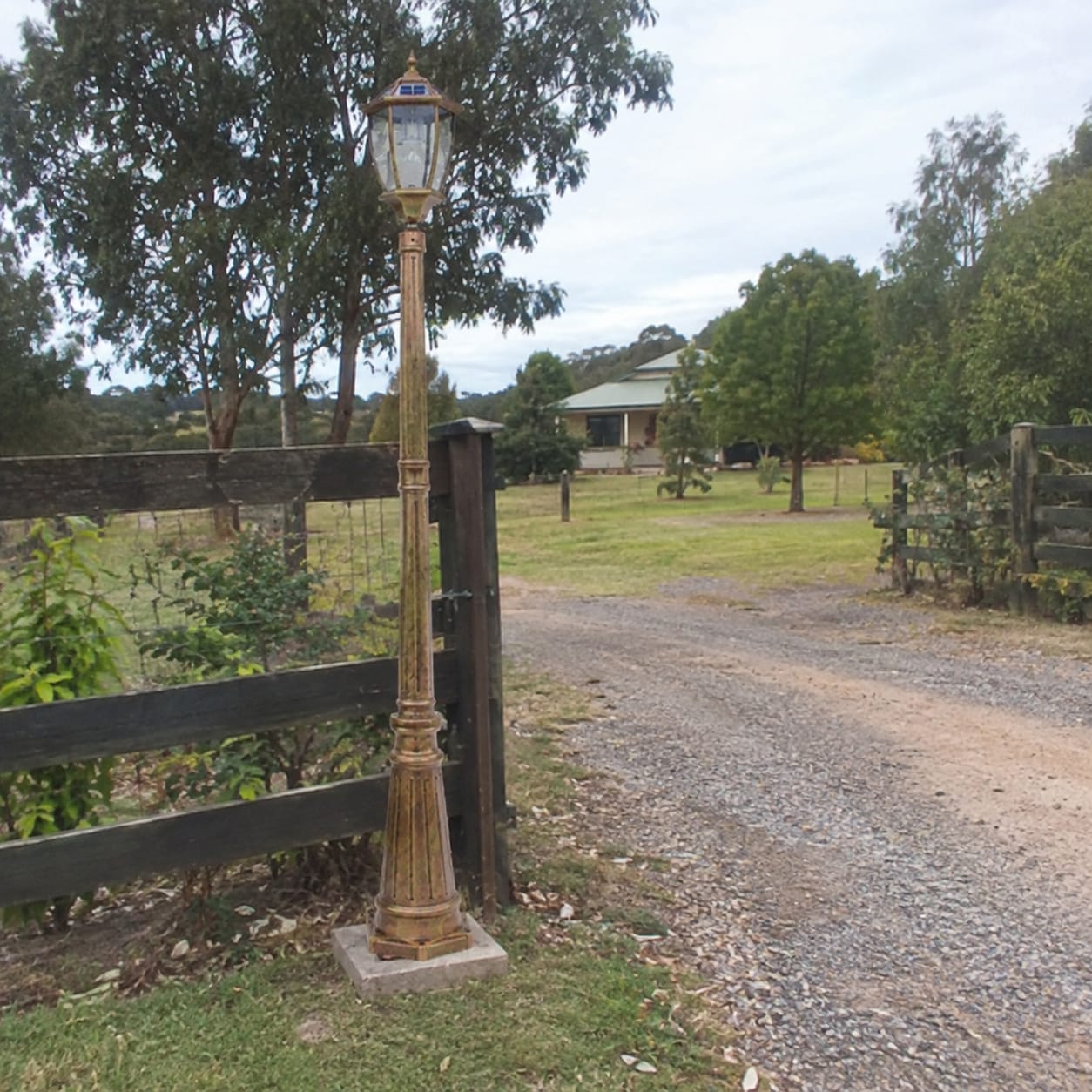 Customer photo review of Victorian Solar Post Light – Bronze Aluminium Solar Lamp Post