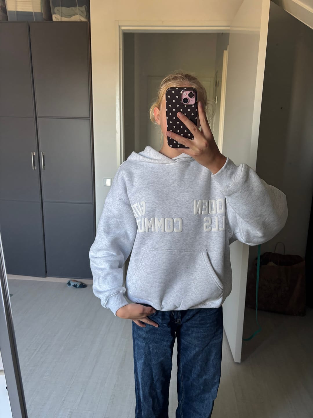 Customer photo review of GATED COMMUNITY HOODIE LIGHT GREY