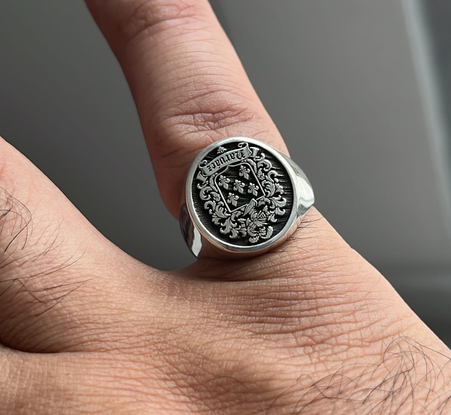 Customer photo review of Escudo Heraldico Plata 950 - Pinky Ring