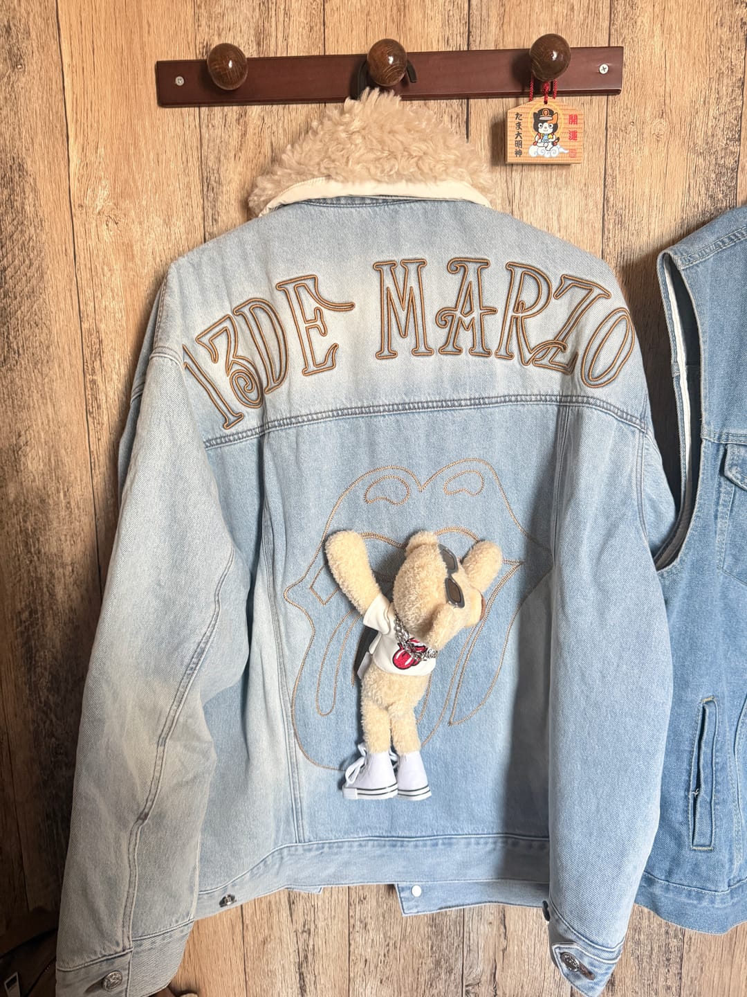 Customer photo review of 13DE MARZO Rolling Stones Tongue Denim Jacket