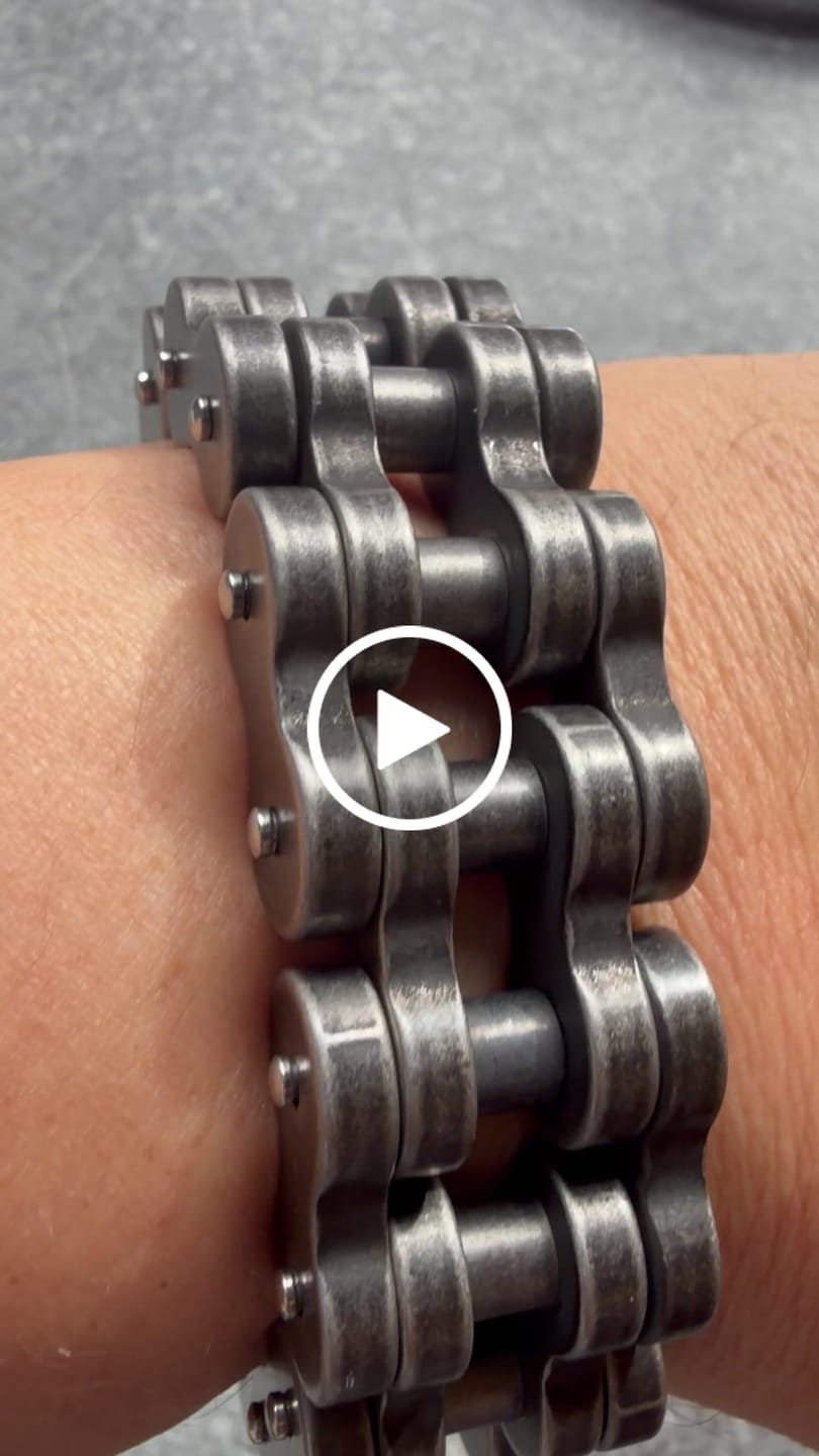 Customer video review of Cycolinks Men's 22mm Bike Chain Bracelet | Heavy-Duty Stainless Steel