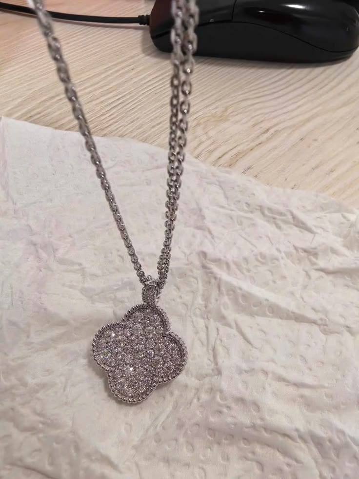 Customer photo review of Magic Alhambra Diamond Clover 1 Motif Long Necklace