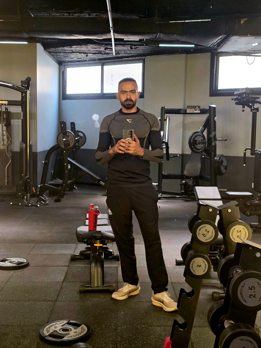 Customer photo review of Onyx 5.0 Seamless Long Sleeve T-Shirt Blackxgrey