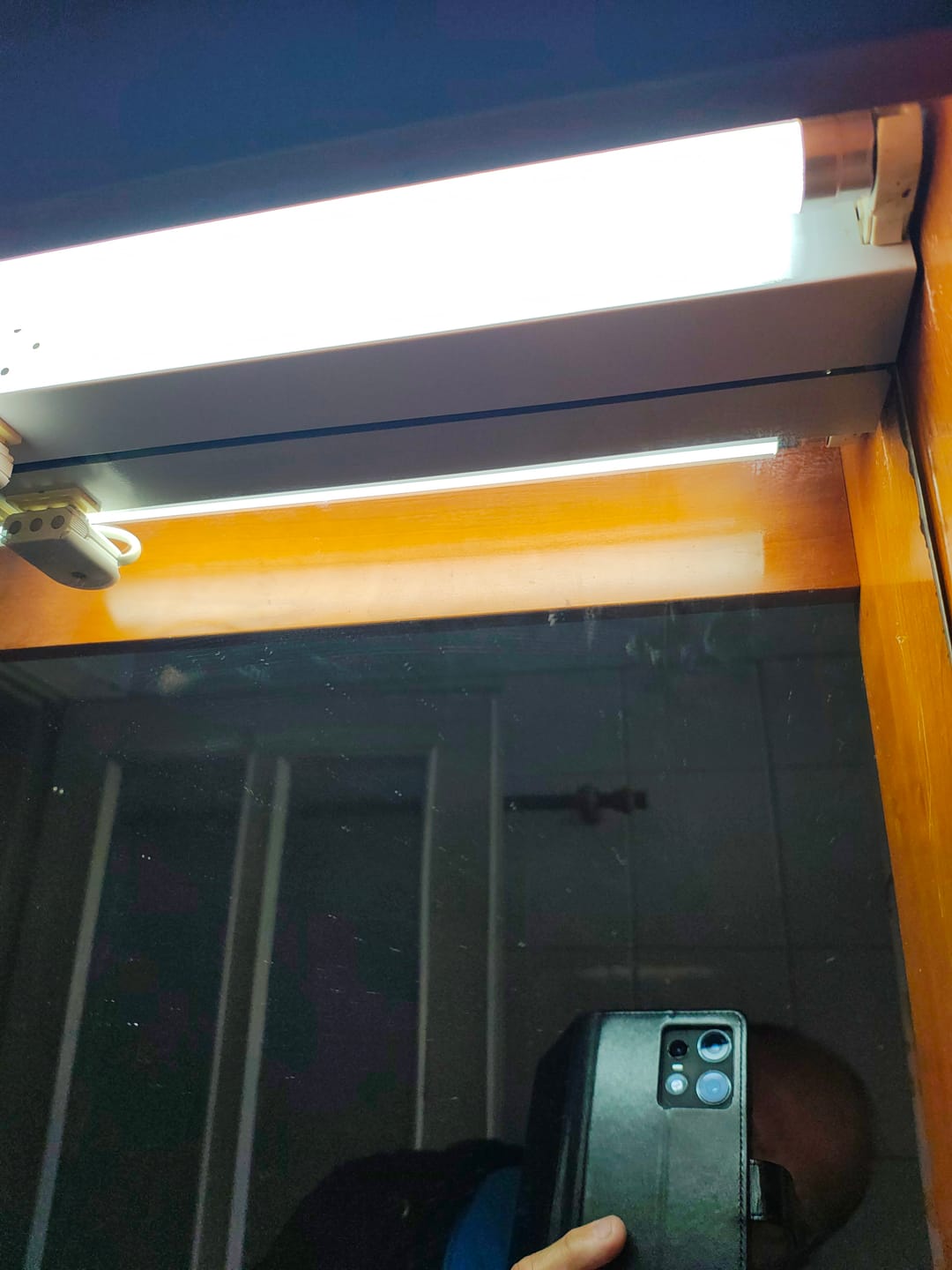 Customer photo review of OSRAM LED Röhre TUBE T8 EM 43,8cm 5.4W 865, 650 lm, 6500 K, Kaltes Tageslicht
