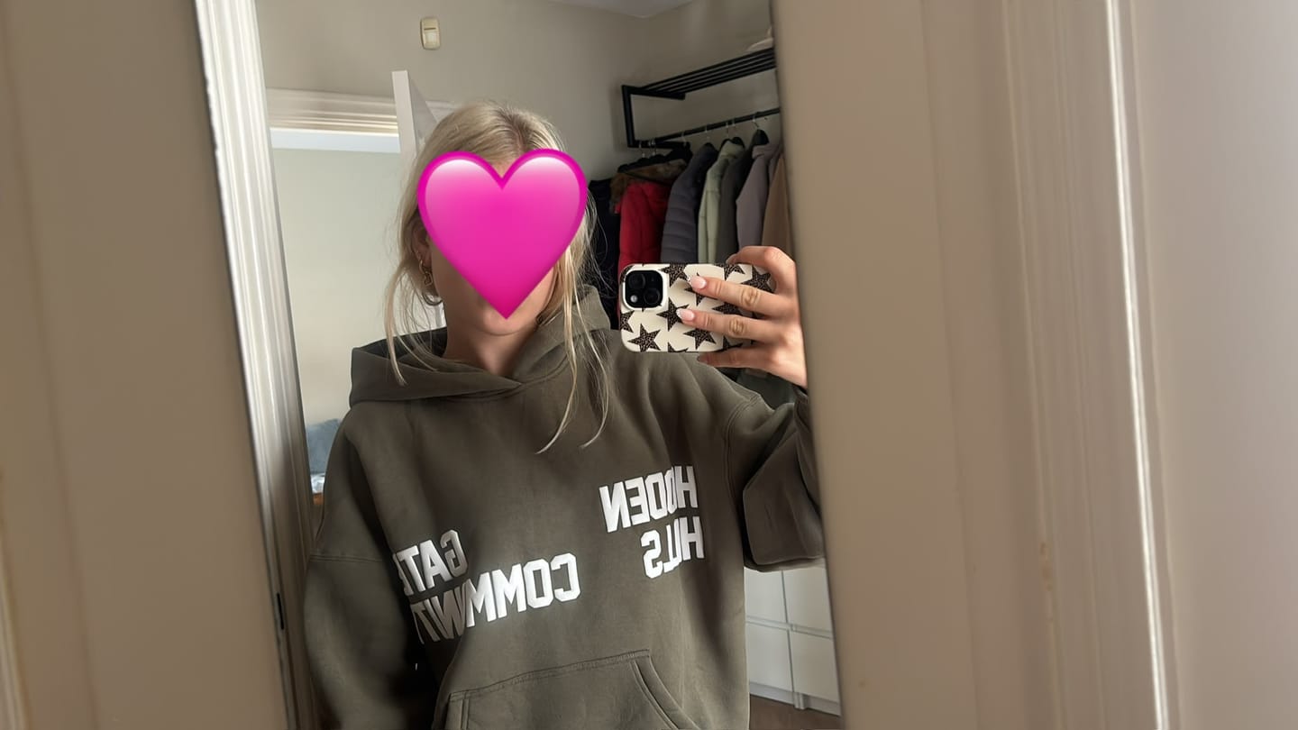 Customer photo review of GATED COMMUNITY HOODIE SAGE