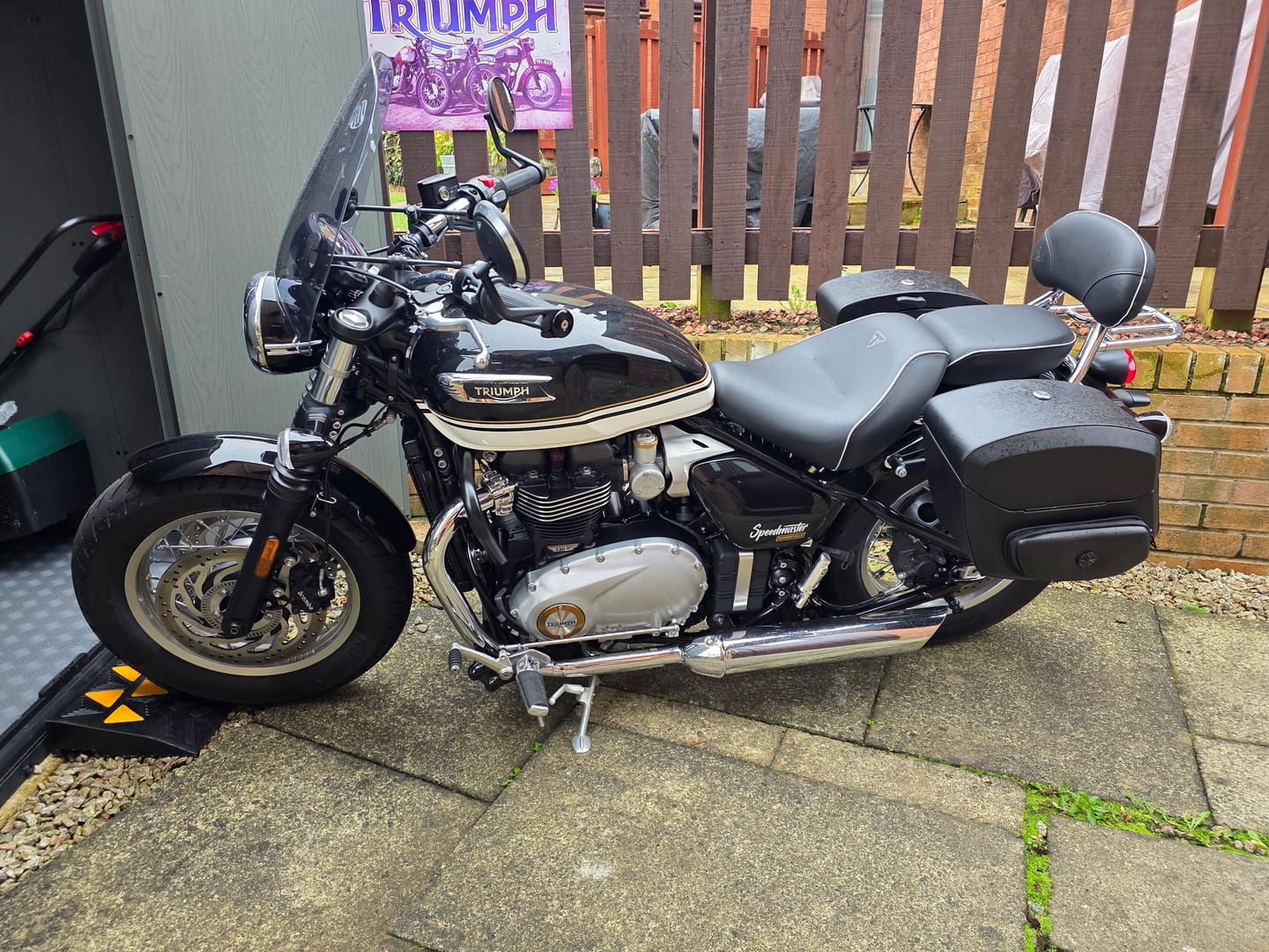 Customer photo review of 24L - Ironclad Quick-Mount Medium Triumph Bonneville Speedmaster 2018+ Leather Wrapped Hard Saddlebags