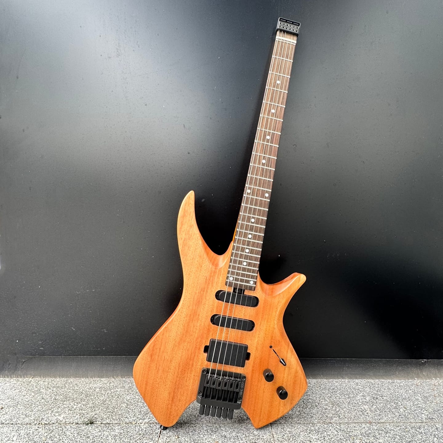 Customer photo review of Donner HLX-500 Headless Electric Guitar (NHL-500)