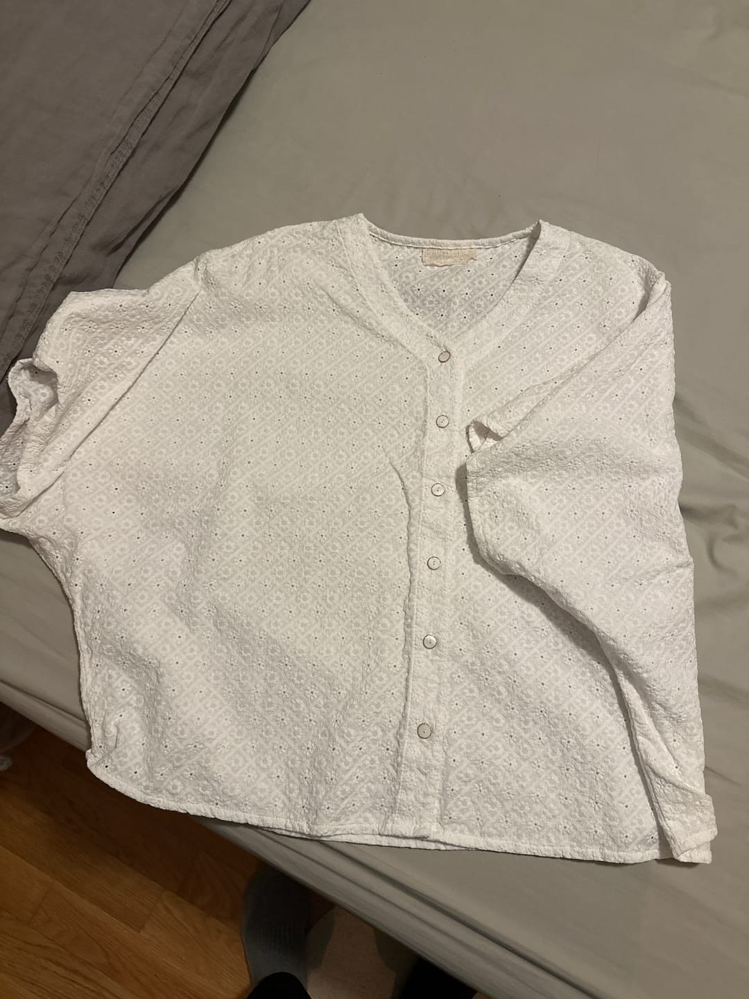 Customer photo review of Blouse Yoko - broderie en voile de coton damier de fleurs