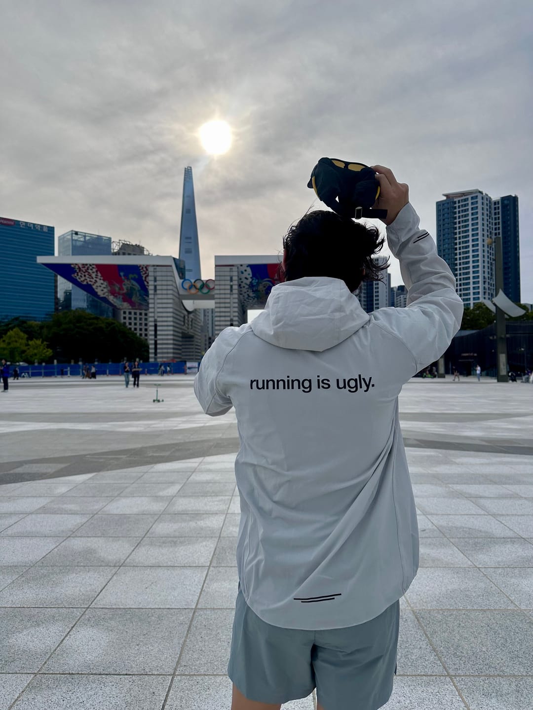 Customer photo review of saysky clean pace flex hooded jacket, grey, running is ugly.