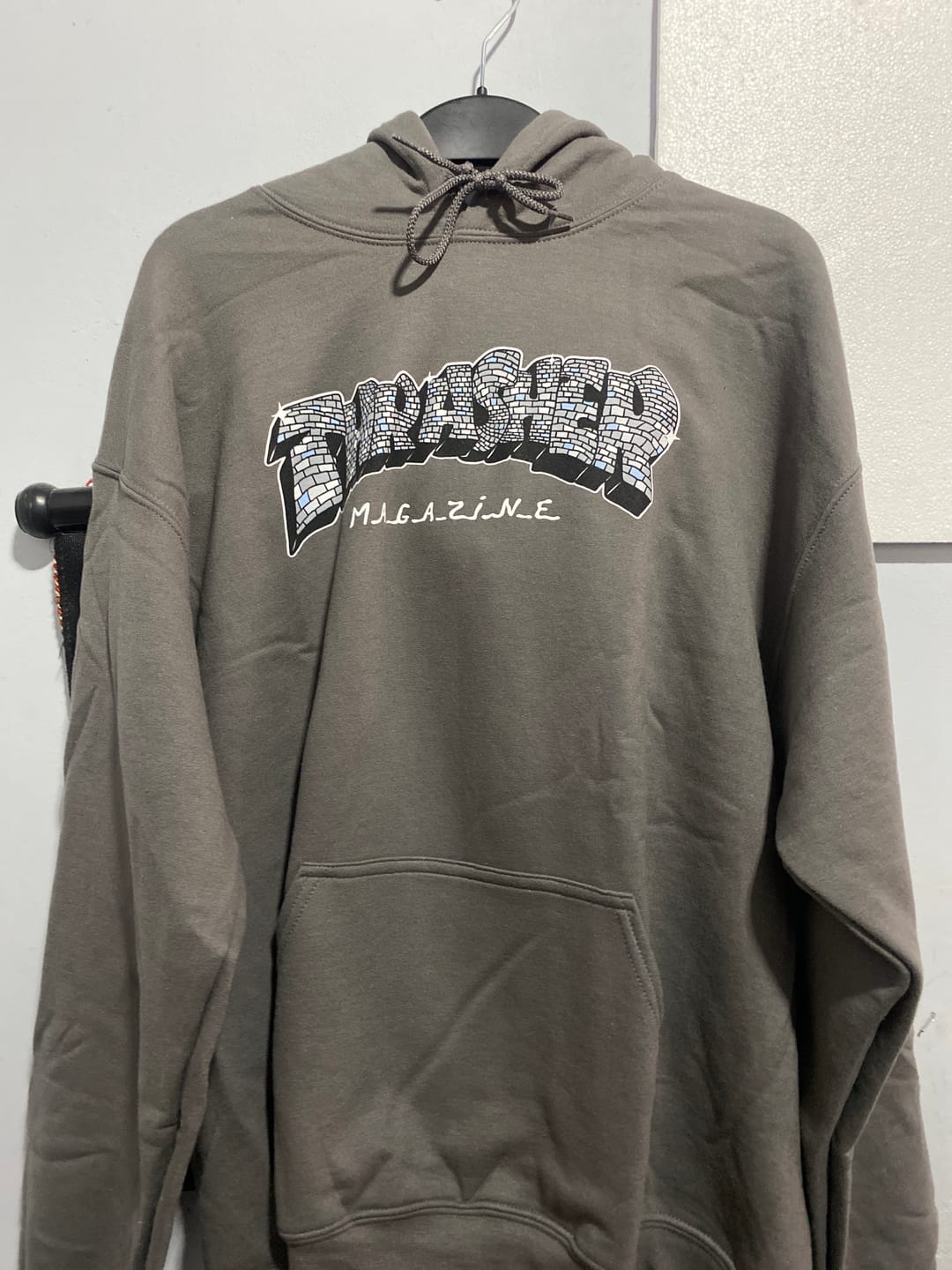 Customer photo review of Thrasher - Poleron Canguro Disco By Spanky Charcoal