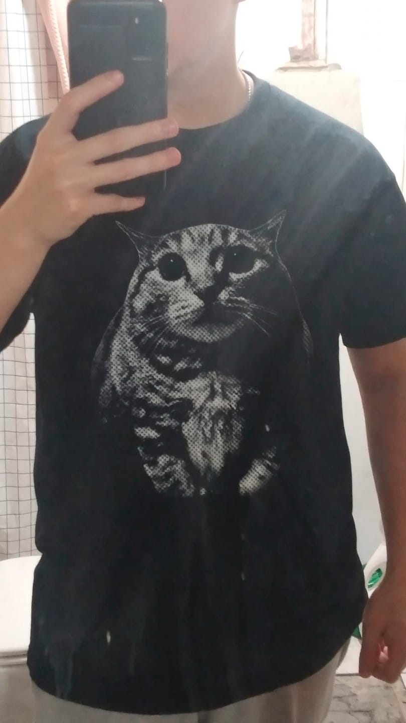 Customer photo review of Polera Gato Waton — (unisex, negra)