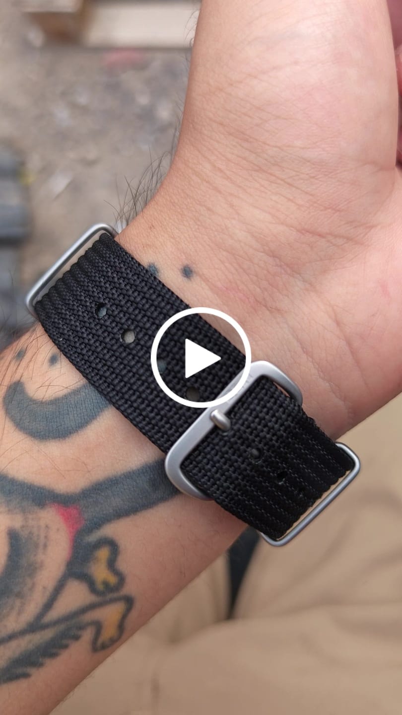 Customer video review of Correa Nato Dando La Hora Negro
