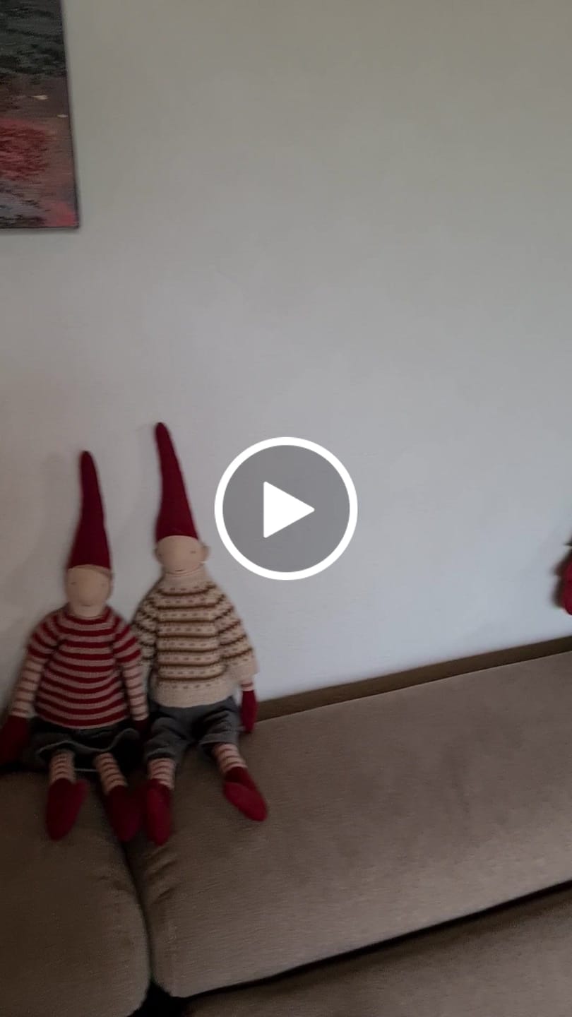 Customer video review of Maileg - Wichtel Pixy Pelle Größe 1 Rote Strickweste