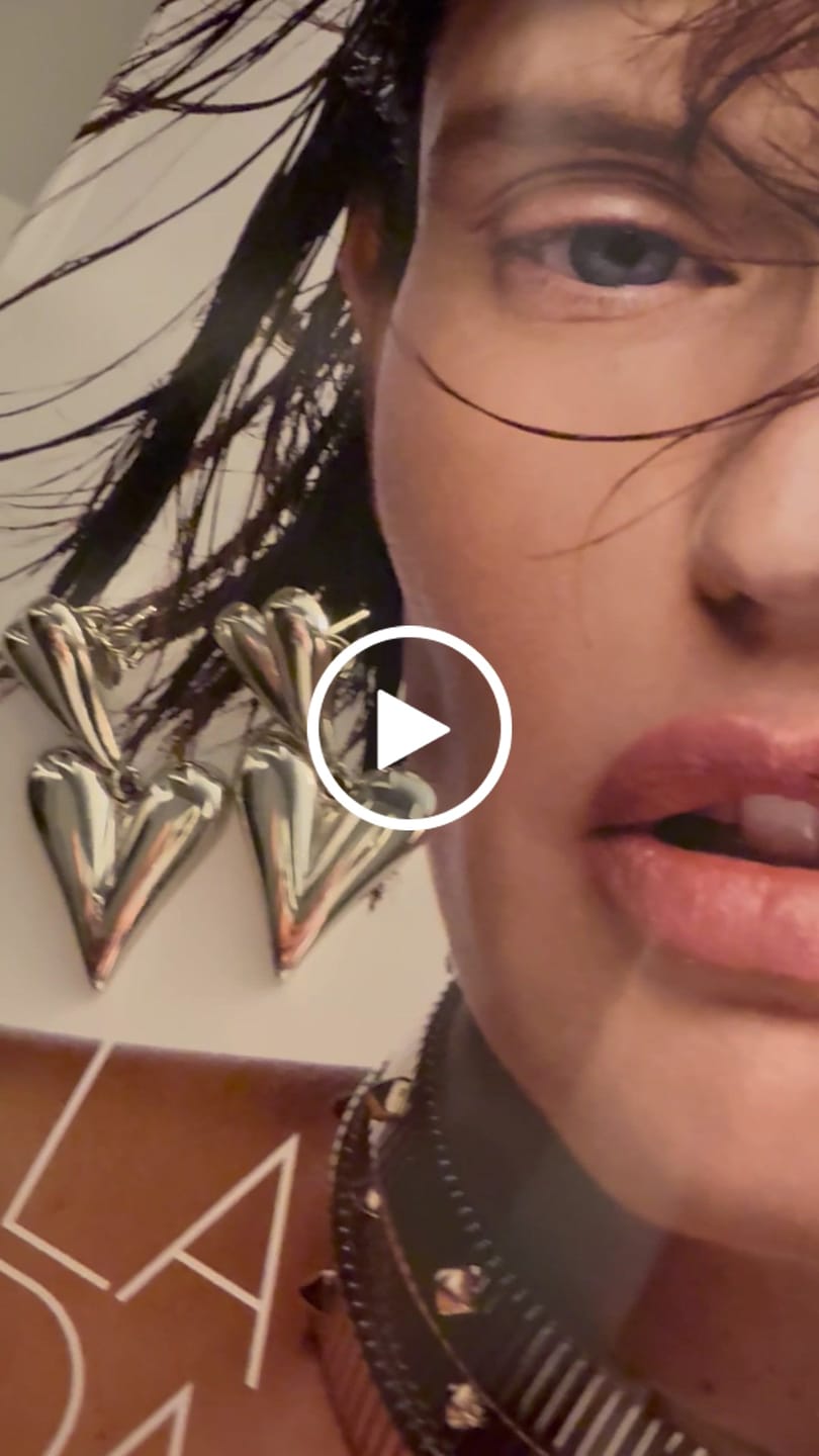 Customer video review of Orecchini Cuori Sospesi