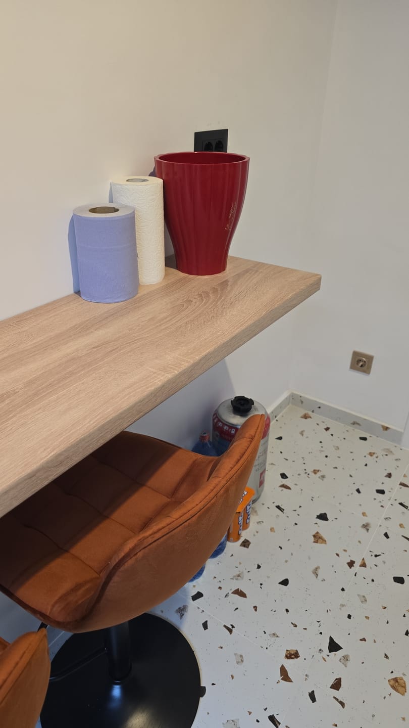 Customer photo review of Scaun bar inalt H95, scortisoara - Bluvel 4215/negru, stofa catifelata/metal, 43x44x84/106 cm
