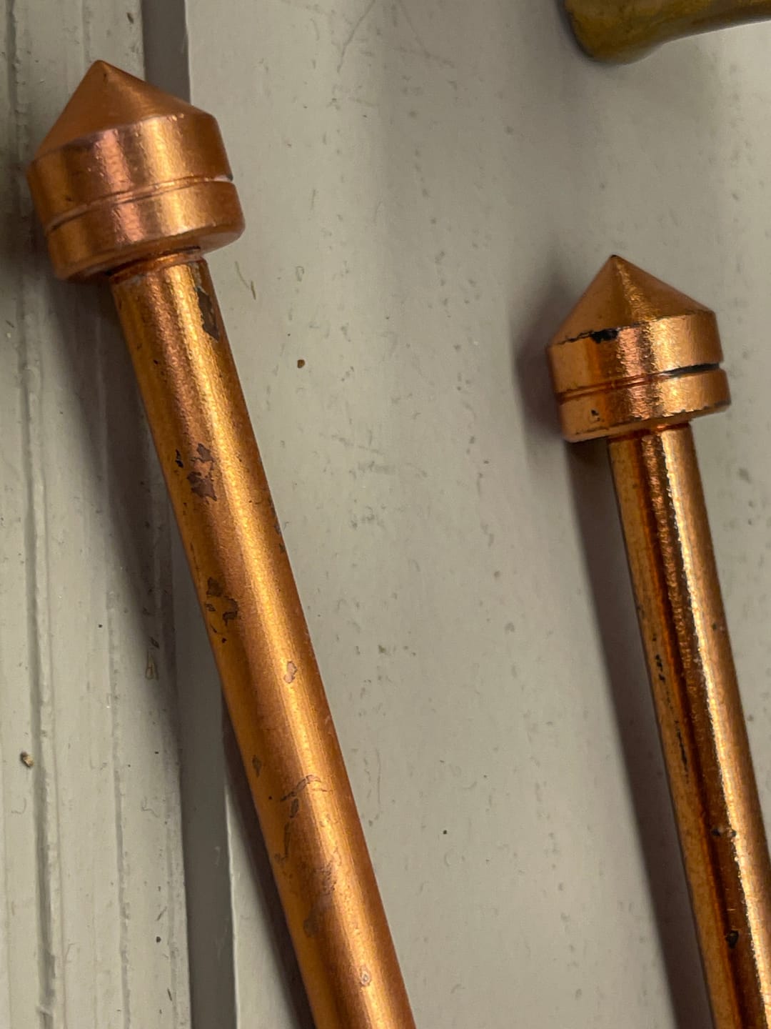 Customer photo review of Copper Dowsing Rod Pair – Vastu Remedy for Aura Energy Checking with Metal Handle | Ideal for Feng Shui & Vastu Scanning | Pair Set | 26 x 14 x 1 cm