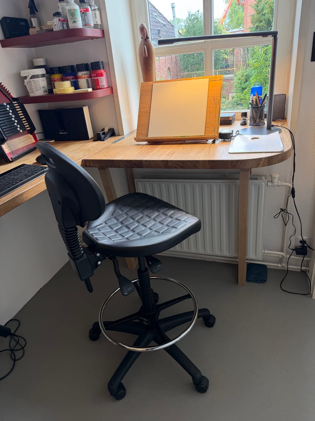 Customer photo review of Workliving Werkstoel B PUR Hoog - Nylon onderstel - Wielen - Voetenring - Baliestoel - Kassastoel - (Ongemonteerd)
