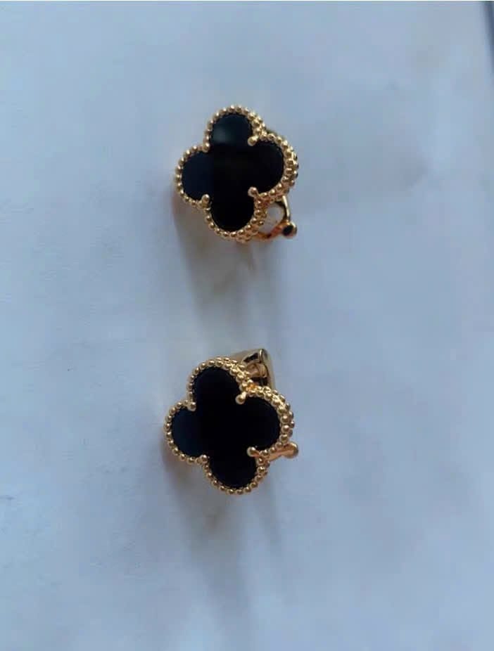 Customer photo review of Vintage Alhambra Onyx Motif Earrings