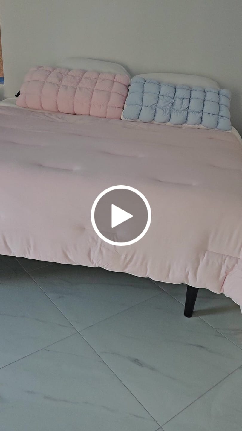 Customer video review of MarshMellow Comforter