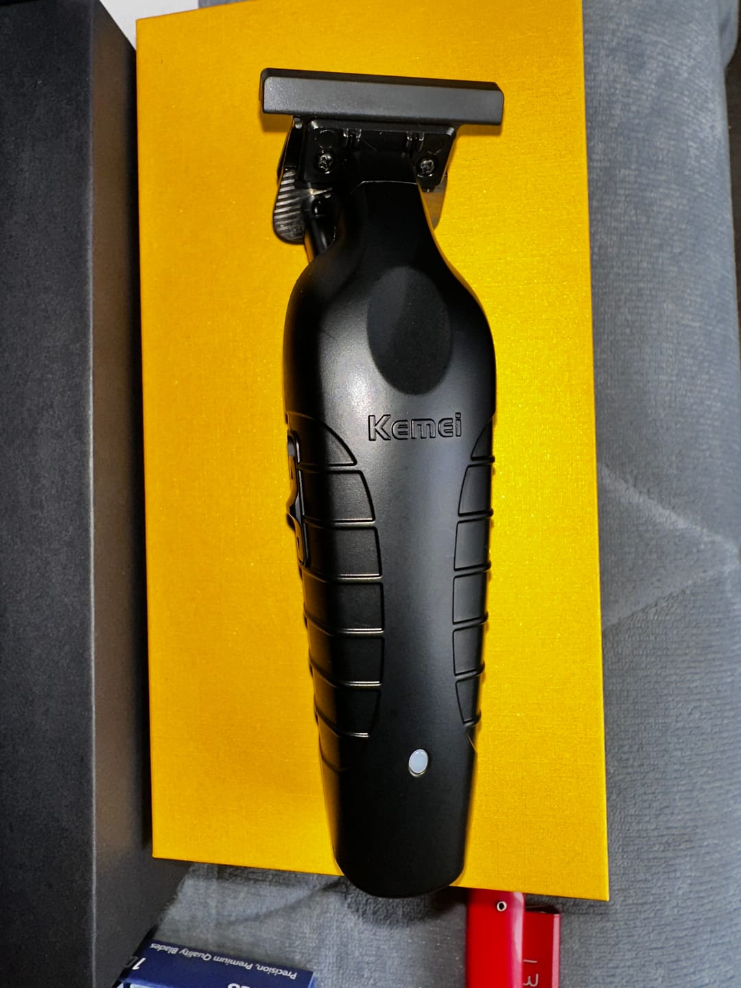 Customer photo review of Trimmer Kemei 2299 + Base de Carga Black