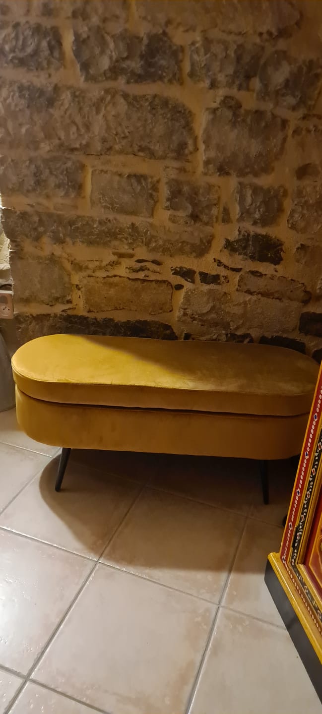 Customer photo review of STOCKHOLM - Banc en métal et velours jaune moutarde