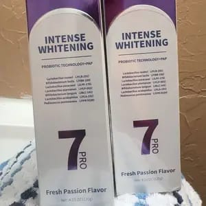 Customer photo review of Sbiancante Dentifricio con 7 Probiotici Formula Viola Potenziata