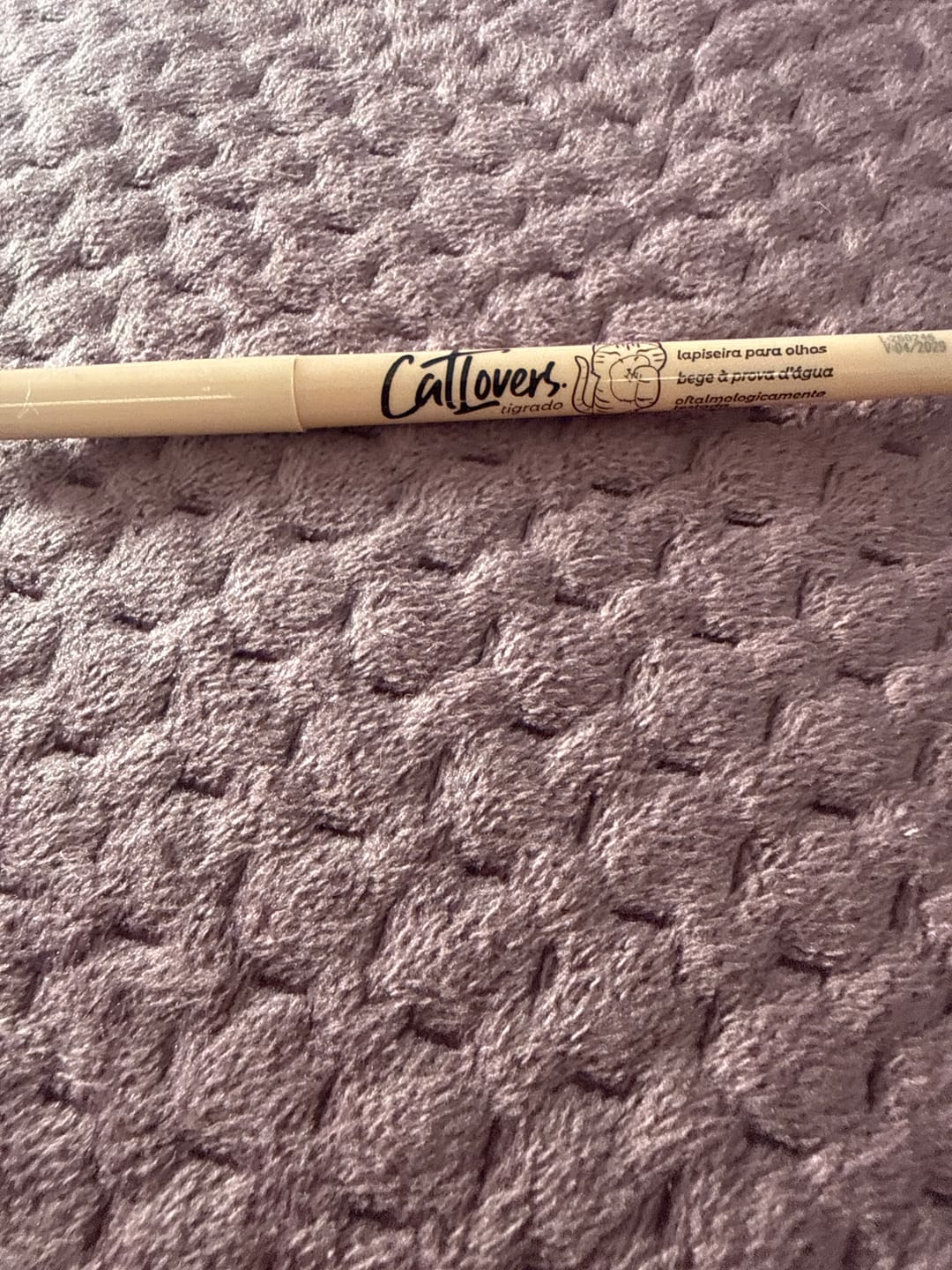 Customer photo review of Lapiseira Para Olhos Bege – Cat Lovers – Vizzela