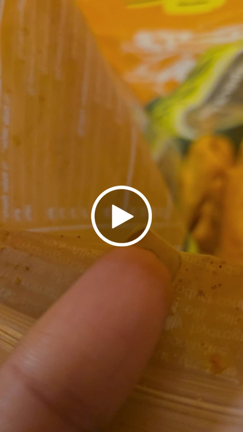 Customer video review of Pintón Mariner Crackers – Chorizo Flavored 7 oz | Galletas Marineras Sabor Chorizo, Cuban-Style Crunchy Savory Snack, Handmade in USA