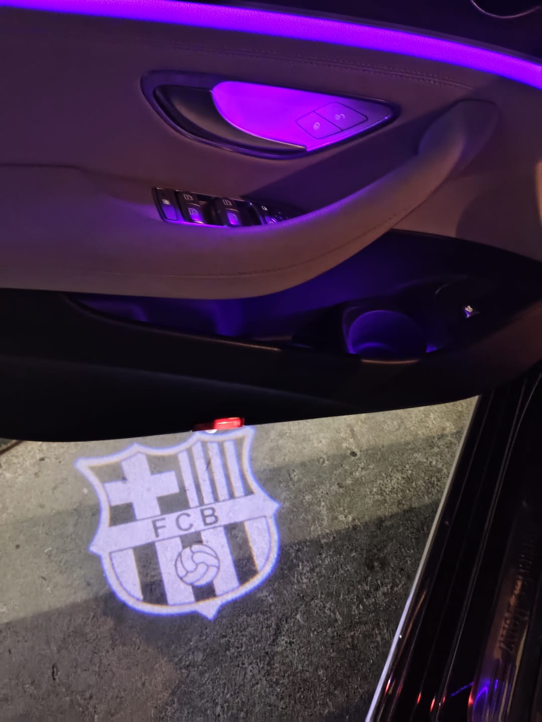 Customer photo review of Football CLUB  FC Barcelona Logo Porjector . Football club Nr.273