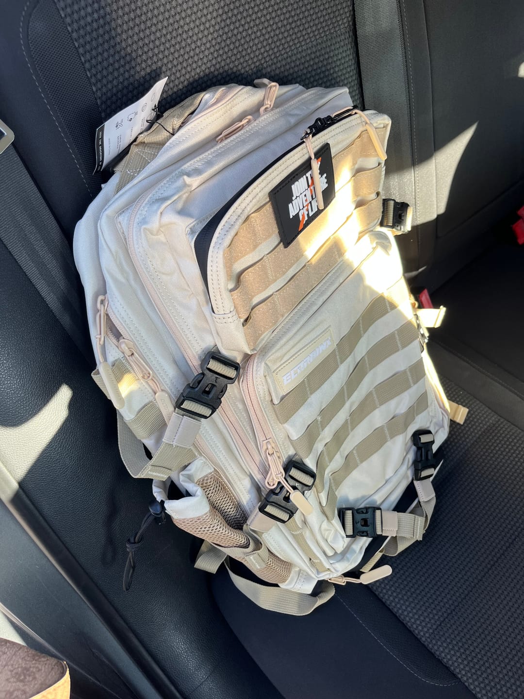 Customer photo review of Mochila Táctica V1 All In 45L Cream Khaki