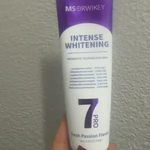 Customer photo review of Sbiancante Dentifricio con 7 Probiotici Formula Viola Potenziata