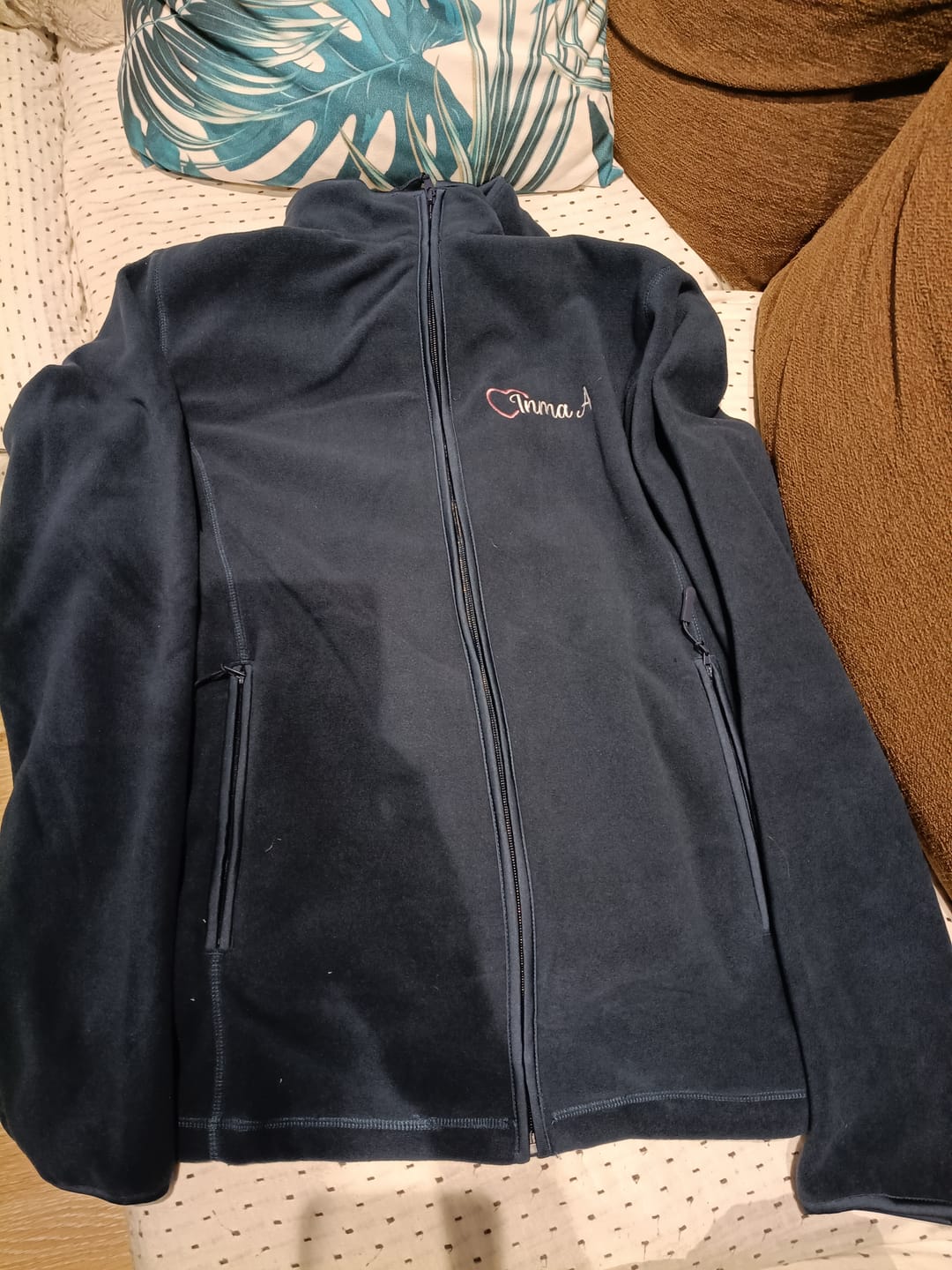 Customer photo review of Forro Polar Sanitario Mujer Personalizado – Azul Marino TCAE