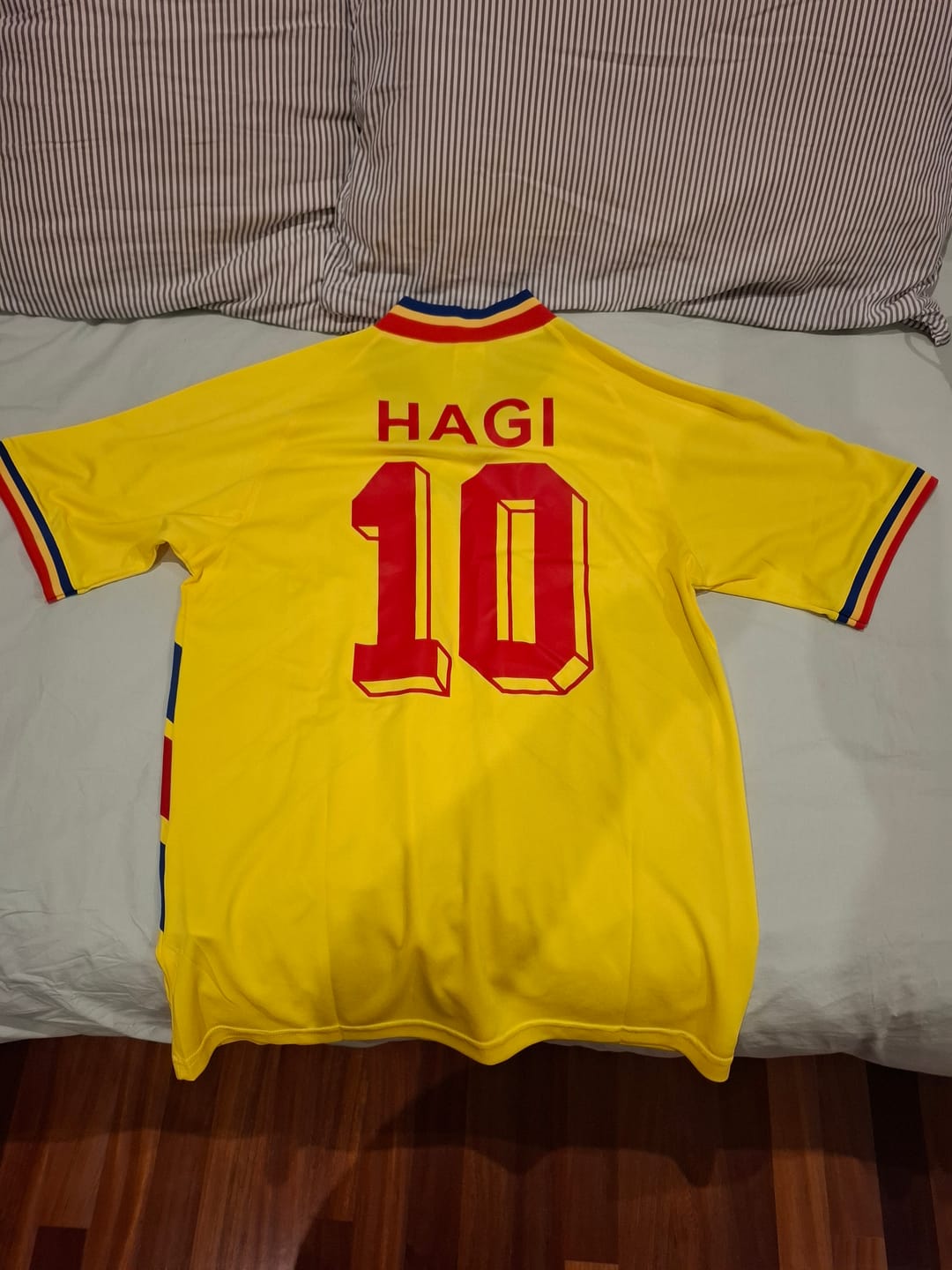 Customer photo review of Gheorghe Hagi Romania Retro 1994 Jersey Maillot Trikot Camiseta