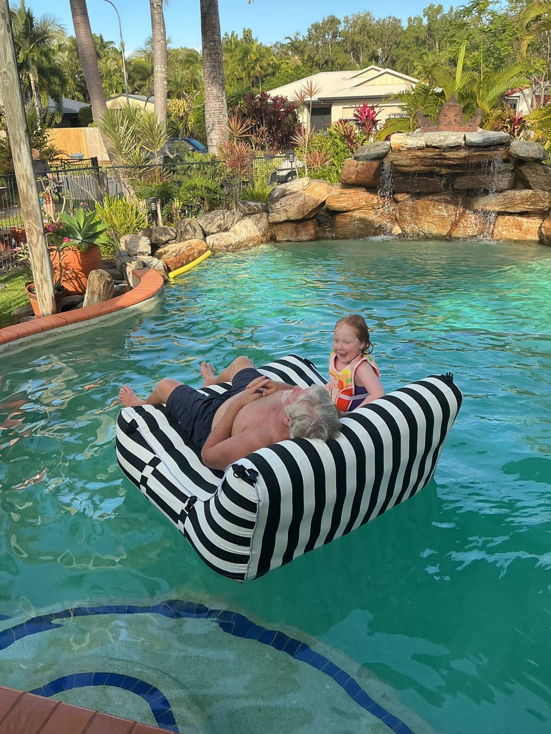 Customer photo review of ACQUABOSS Luxe Lounger - IMPERFECT