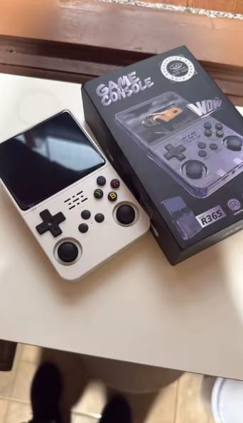 Customer photo review of R36S