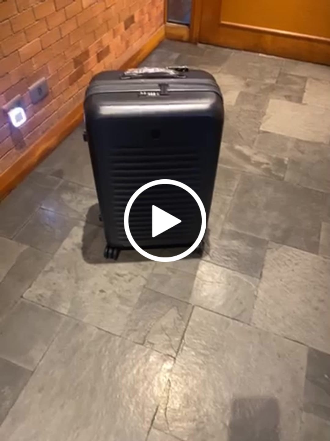 Customer video review of Maleta Venture Mediana