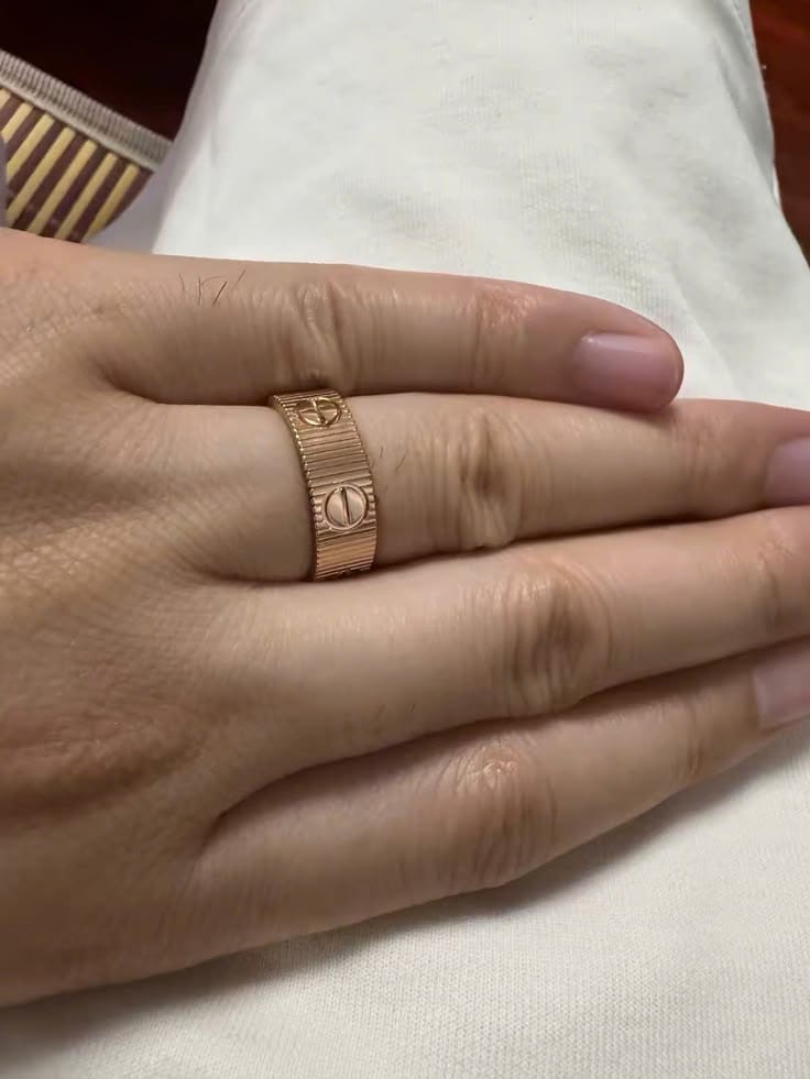 Customer photo review of Love Ribbed Unlimited Screw Ring
