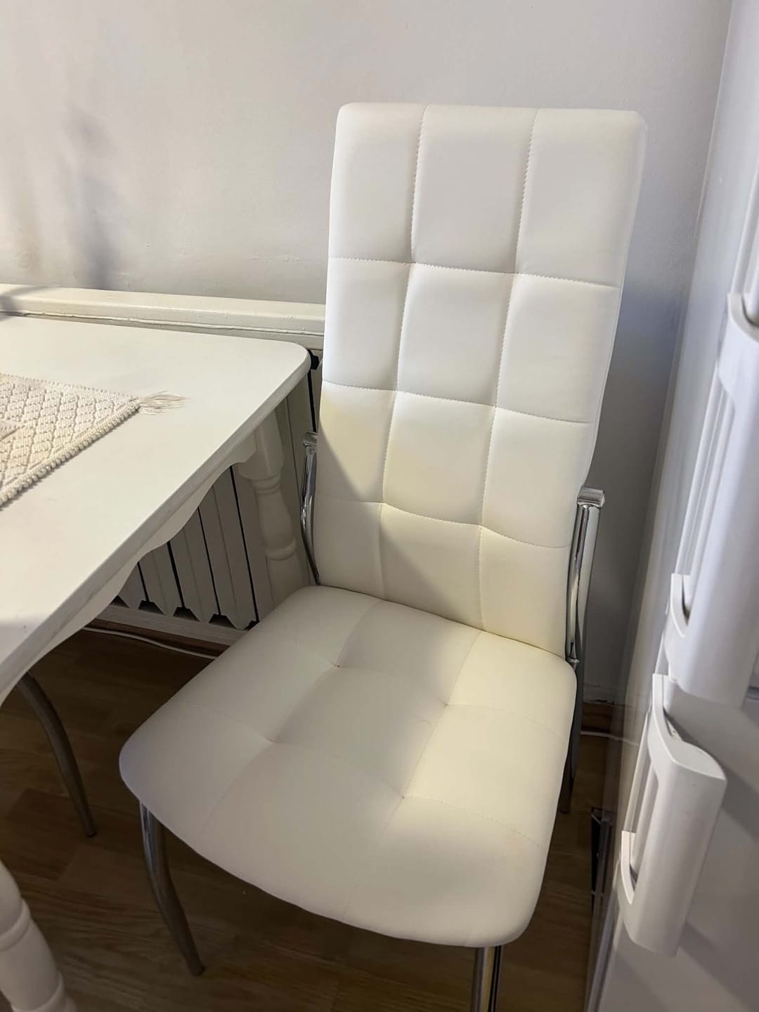 Customer photo review of Scaun bucatarie inox K209, alb/crom, 43x54x101 cm