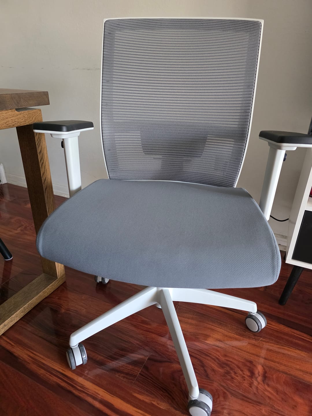 Customer photo review of Silla Escritorio Taylor Pro Gris Claro