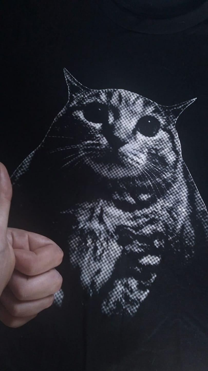 Customer photo review of Polera Gato Waton — (unisex, negra)