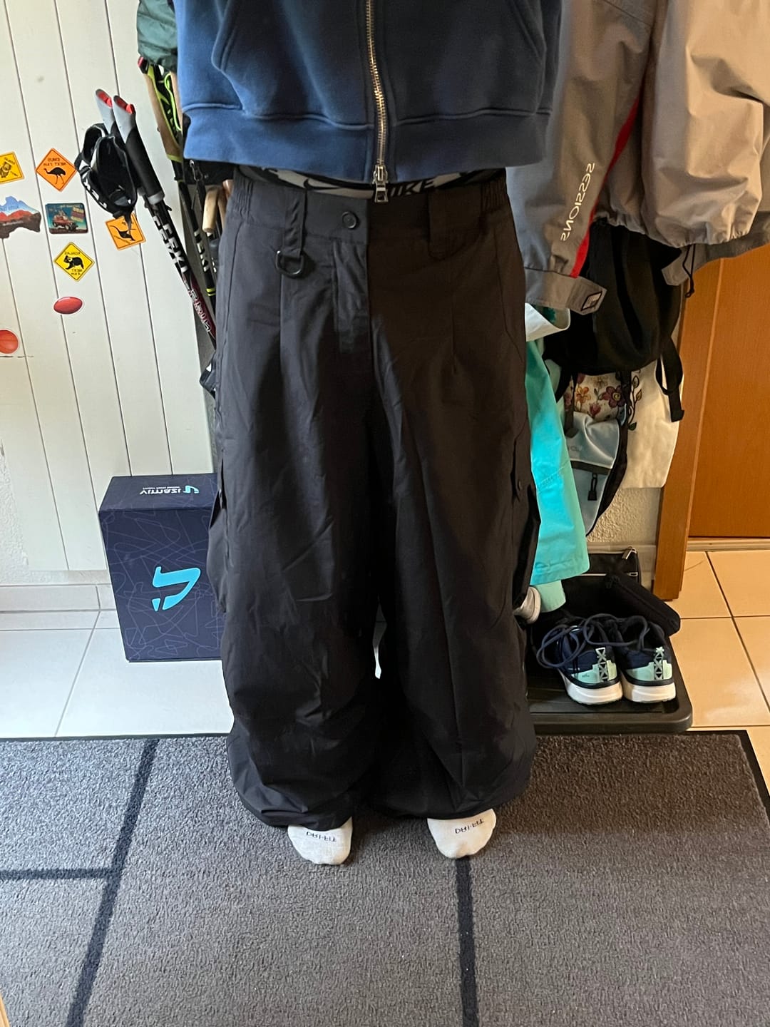 Customer photo review of Men's Black Lightweight Inner Leg Vents Baggy Snow Pants