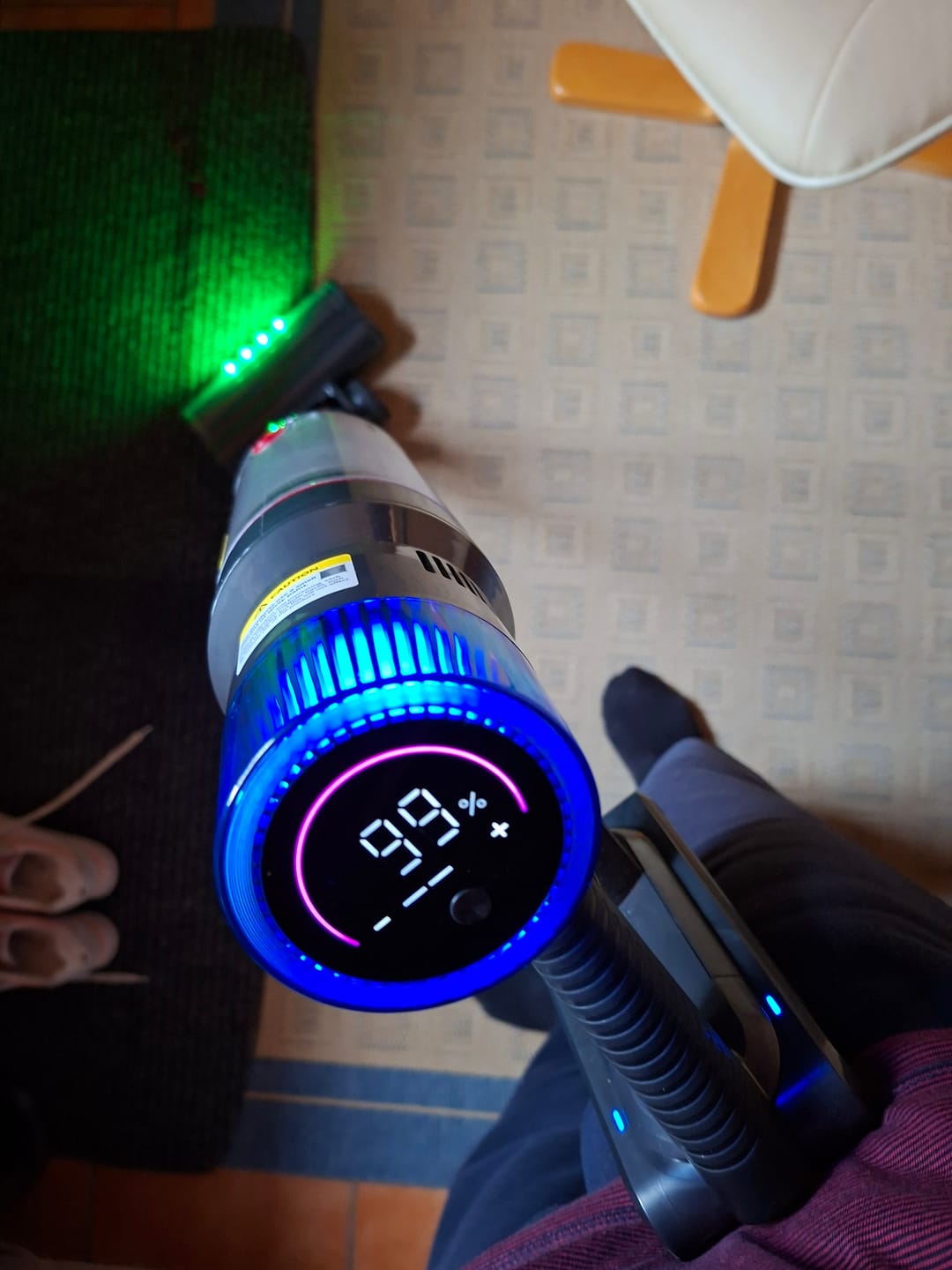 Customer photo review of Ultra-starker Akku-Staubsauger mit automatischer Stauberkennung / Bis zu 60 Minuten Laufzeit / Beutelloser Staubsauger für Teppiche, Hartböden & Tierhaare